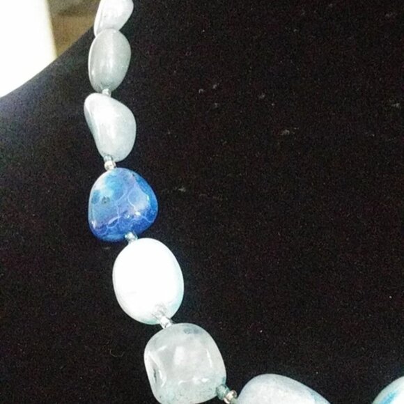 Elegant Blue Quartz Necklace - Picture 3 of 4